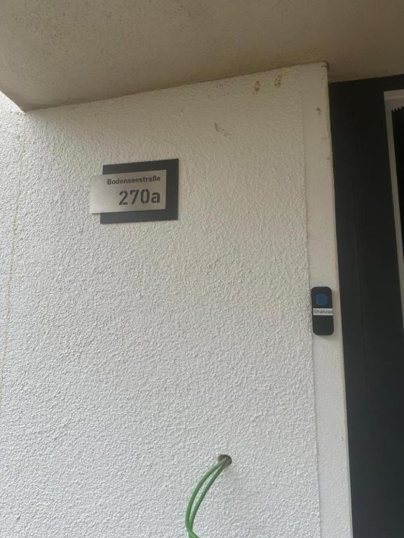 One With Kitchen, And Private Bathroom Near To S8 Train Line *