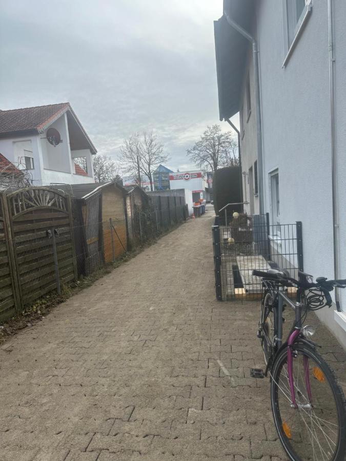 One With Kitchen, And Private Bathroom Near To S8 Train Line München