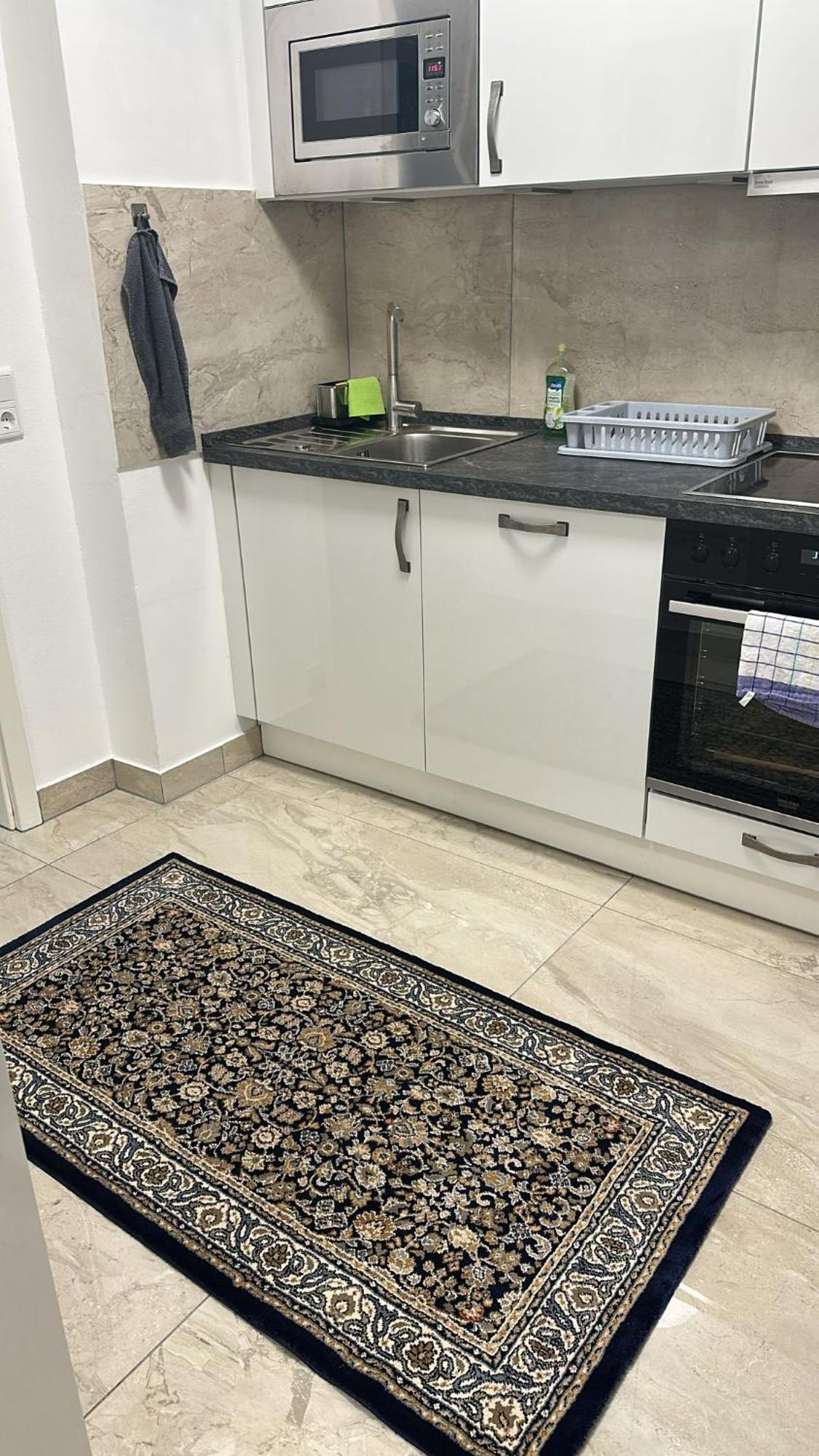 One With Kitchen, And Private Bathroom Near To S8 Train Line München