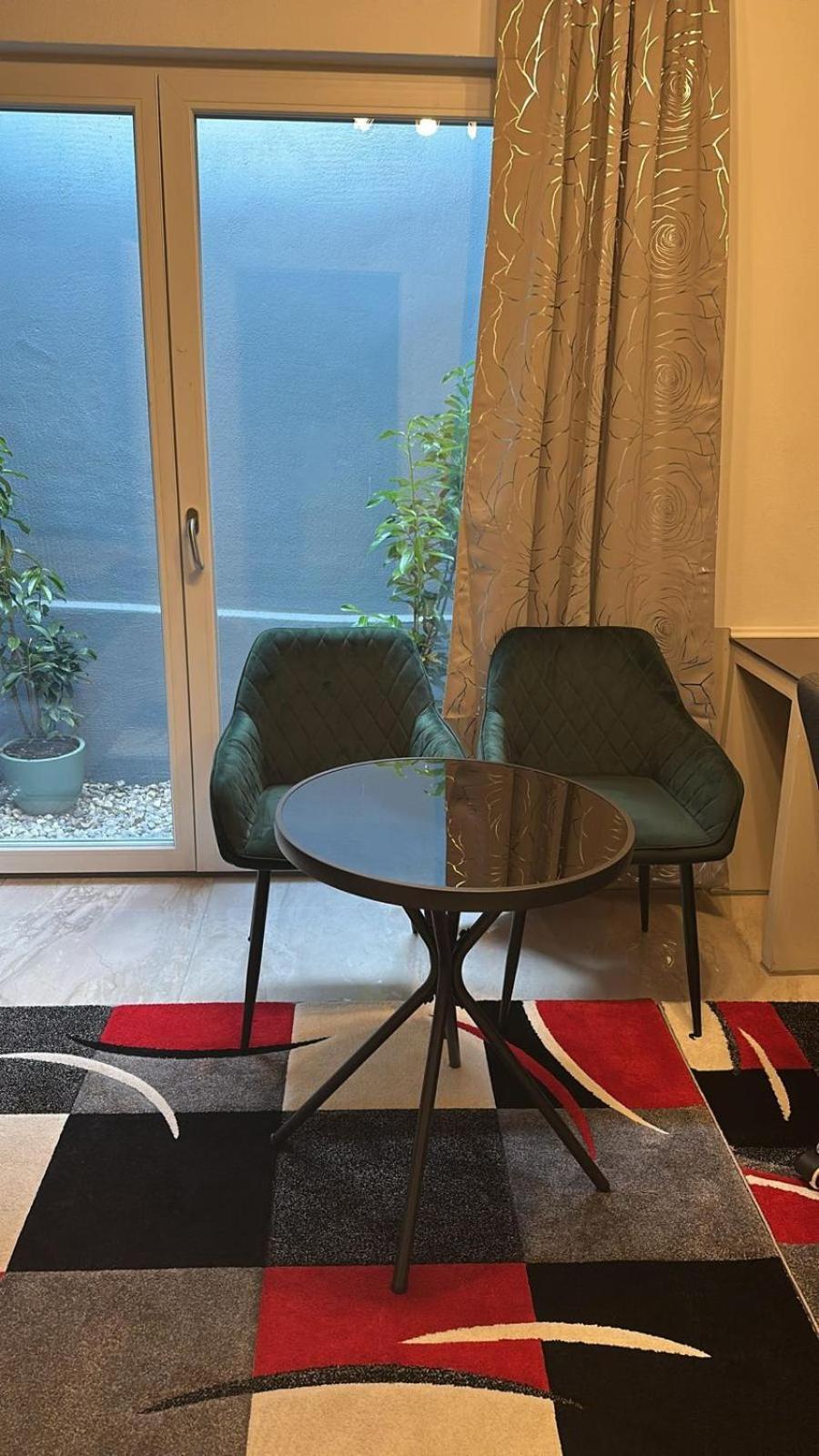 One With Kitchen, And Private Bathroom Near To S8 Train Line Apartment *